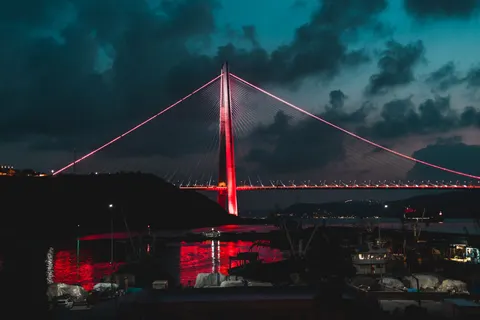 Fondo de pantalla Puente de ciudad 4K · city · 3840×2561