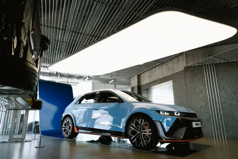 Elektrikli Araba 4K Duvar Kağıdı · cars · 3840×2560