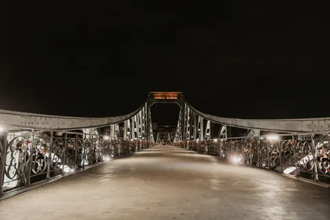 Stadtbrücke 4K Hintergrundbild · city · 3840×2560