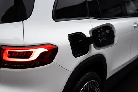 Elektrikli Araba 4K Duvar Kağıdı · cars · 3840×2563