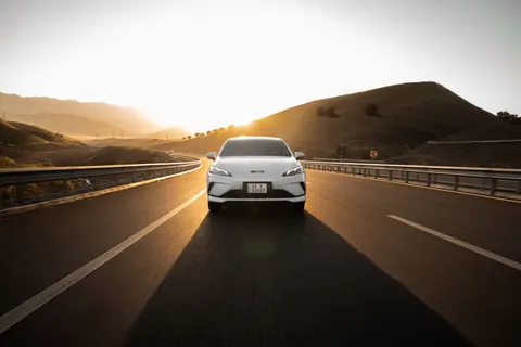 Fondo de pantalla Auto Eléctrico 4K · cars · 3840×2560