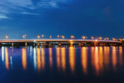 Fondo de pantalla Puente de ciudad 4K · city · 3840×2560