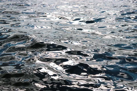 Fond d'écran Chrome liquide 4K · abstract · 3840×2560