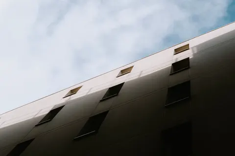 미니멀 건축 4K 배경화면 · architecture · 3840×2560