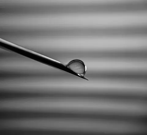 Fond d'écran Chrome liquide 4K · abstract · 3840×3546