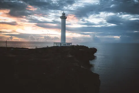 灯台のある海岸 4K壁紙 · ocean · 3840×2560