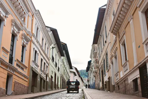 Fondo de pantalla Calle del casco antiguo 4K · architecture · 3840×2560