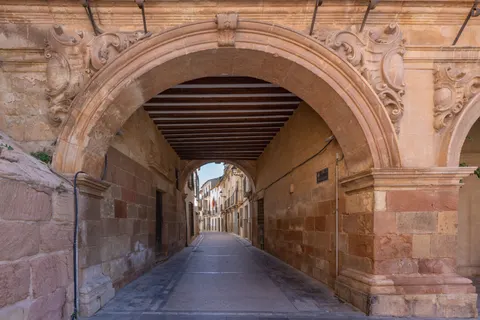 Fondo de pantalla Calle del casco antiguo 4K · architecture · 3840×2560