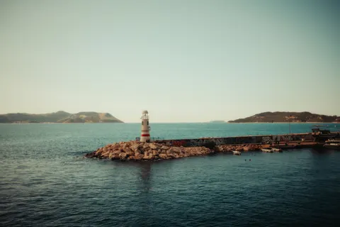灯台のある海岸 4K壁紙 · ocean · 3840×2560