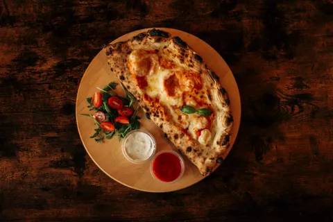 خلفية بيتزا بدقة 4K · food · 3840×2560