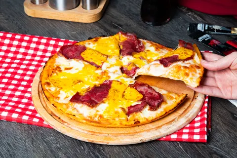 Pizza 4K Wallpaper · food · 3840×2560