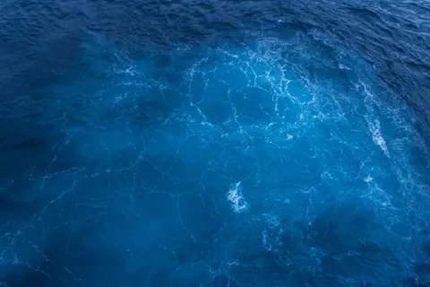 Deep Blue 4K Wallpaper · underwater · 3840×2560