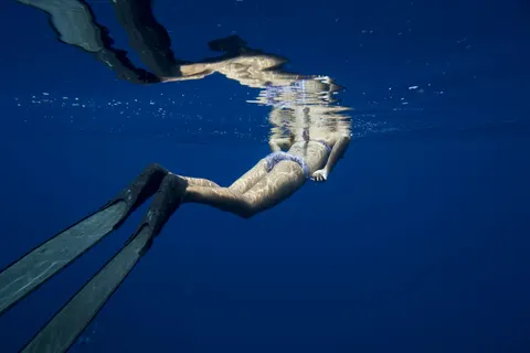 Tapeta Głęboki Błękit 4K · underwater · 3840×2560