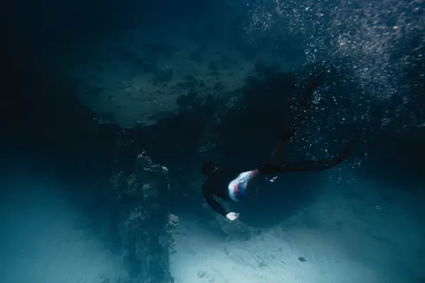 Обои Глубокий синий 4K · underwater · 3840×2561