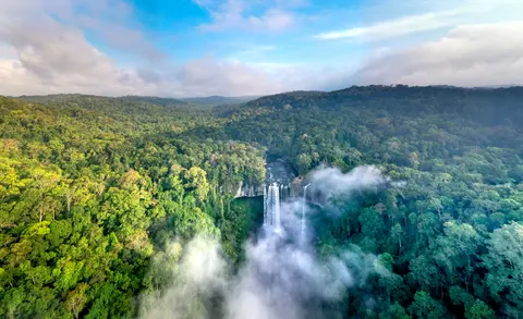Jungle Waterfall 4K Wallpaper · waterfall · 3840×2345