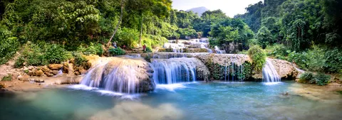 जंगल का झरना 4K वॉलपेपर · waterfall · 3840×1355