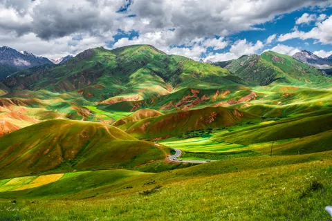 Green Hills 4K Wallpaper · nature · 3840×2563