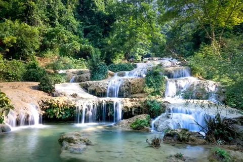 Jungle Waterfall 4K Wallpaper · waterfall · 3840×2561