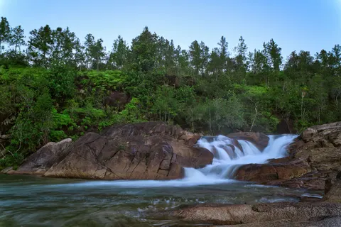 Fond d'écran Cascade 4K · nature · 3840×2561