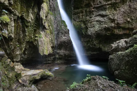 Fond d'écran Cascade 4K · nature · 3840×2560