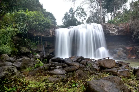 Fond d'écran Cascade 4K · nature · 3840×2560
