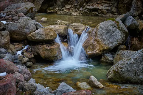 瀑布 4K壁纸 · nature · 3840×2560