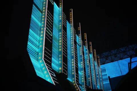 والپیپر شهر نئونی با کیفیت 4K · neon · 3840×2560