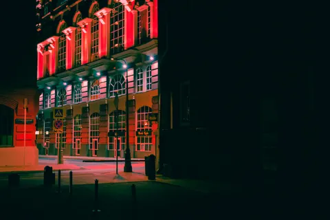 नियॉन शहर 4K वॉलपेपर · neon · 3840×2560