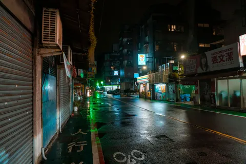 नियॉन शहर 4K वॉलपेपर · neon · 3840×2561