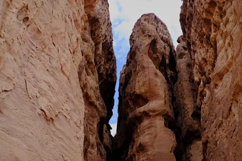خلفية وادٍ سحيق بدقة 4K · nature · 3840×2560