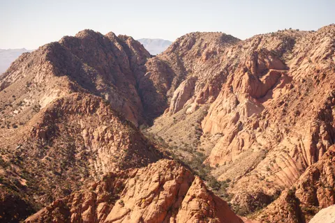 خلفية وادٍ سحيق بدقة 4K · nature · 3840×2560