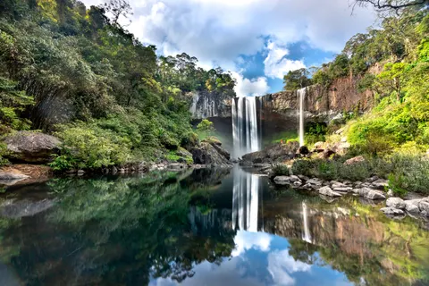 Fond d'écran Chutes tropicales 4K · tropical · 3840×2561