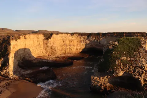 Hình nền Vách Đá Bên Đại Dương 4K · ocean · 3840×2560