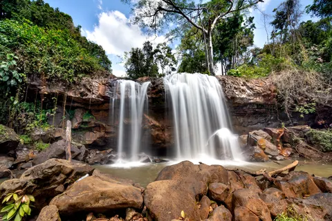 Fond d'écran Chutes tropicales 4K · tropical · 3840×2561