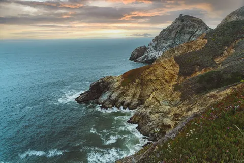 Hình nền Vách Đá Bên Đại Dương 4K · ocean · 3840×2561