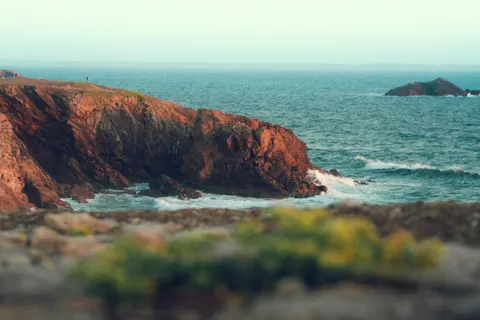 Hình nền Vách Đá Bên Đại Dương 4K · ocean · 3840×2560