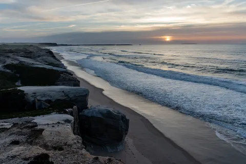 Hình nền Vách Đá Bên Đại Dương 4K · ocean · 3840×2563