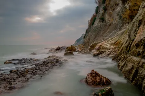 خلفية منحدر المحيط بدقة 4K · ocean · 3840×2563