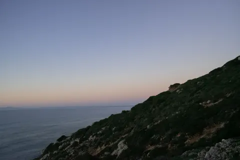 Hình nền Vách Đá Bên Đại Dương 4K · ocean · 3840×2560
