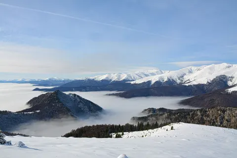 Verschneiter Berggipfel 4K Hintergrundbild · mountains · 3840×2560
