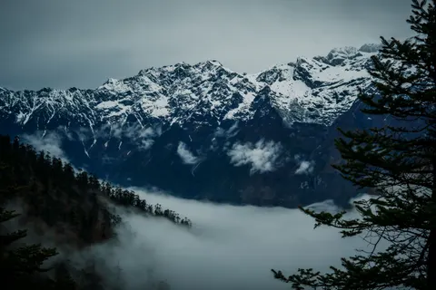 Snowy Mountain Peak 4K Wallpaper · mountains · 3840×2560