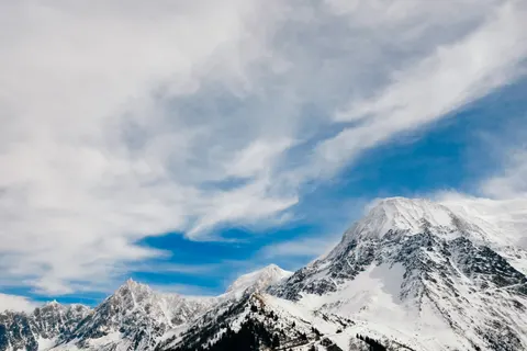 Обои Заснеженная вершина 4K · mountains · 3840×2560