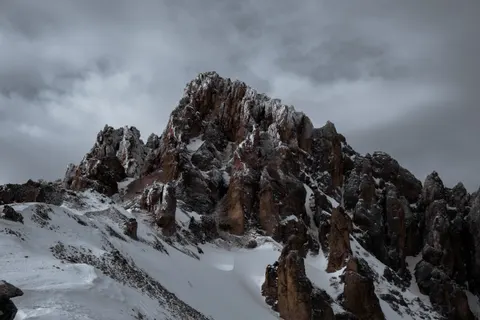 Обои Заснеженная вершина 4K · mountains · 3840×2560