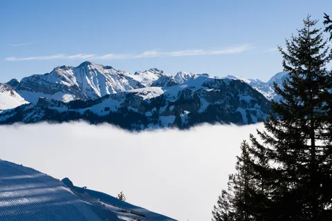 Fond d'écran Sommet enneigé 4K · mountains · 3840×2558