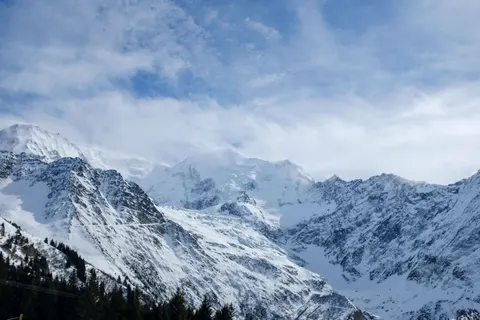 Snowy Mountain Peak 4K Wallpaper · mountains · 3840×2560