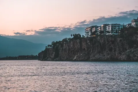 Hình nền Vách Đá Bên Đại Dương 4K · ocean · 3840×2560