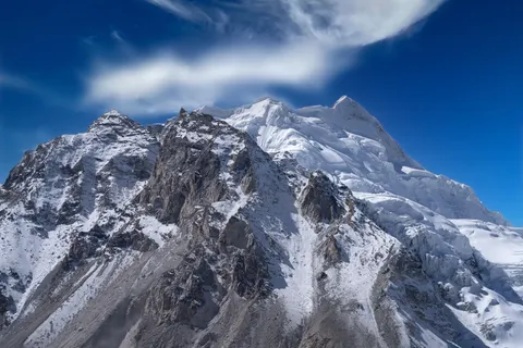 Snowy Mountain Peak 4K Wallpaper · mountains · 3840×2560