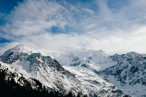 Snowy Mountain Peak 4K Wallpaper · mountains · 3840×2560