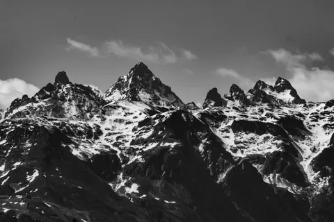 Snowy Mountain Peak 4K Wallpaper · mountains · 3840×2560