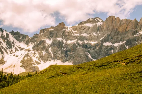 Snowy Mountain Peak 4K Wallpaper · mountains · 3840×2560